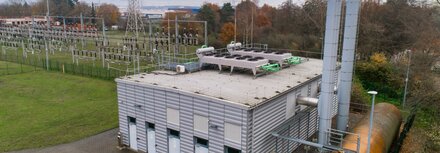 Eine Netzersatzanlage aus der Vogelperspektive