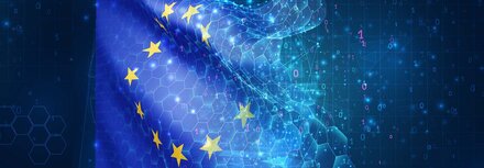 Informationen zu NIS2-Richtlinie bei EWE Bildkomposition aus Europa-Flagge und Netzwerkverbindungen