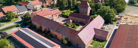 Der Vierseithof des Projects June aus der Luft