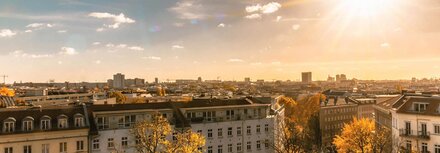 EWE Services für Stadtwerke Die Dächer eine sonnenbeschienenen Stadt