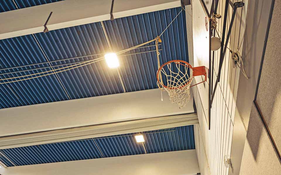 Turnhalle Friesland mit Basketballkorb