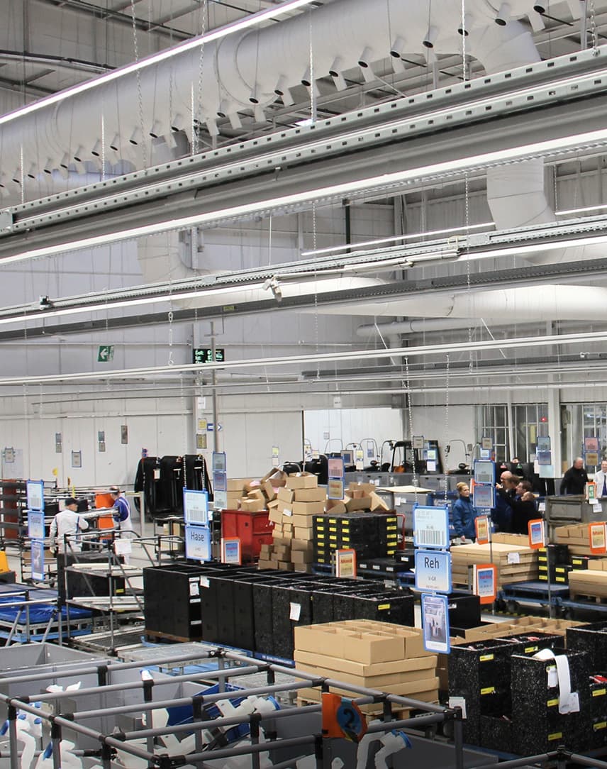 Werkshalle mit neuer Beleuchtung VW Werk Emden