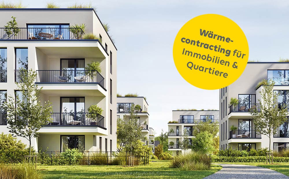 Weiße moderne Wohnblocks mit Grünflächen dazwischen