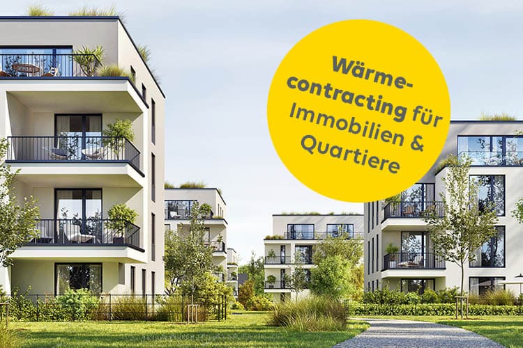 Weiße moderne Wohnblocks mit Grünflächen dazwischen