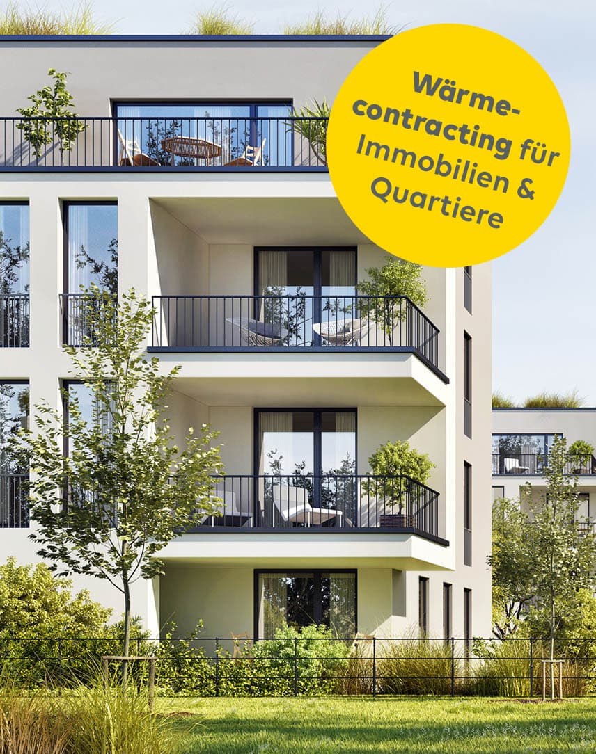 Weiße moderne Wohnblocks mit Grünflächen dazwischen