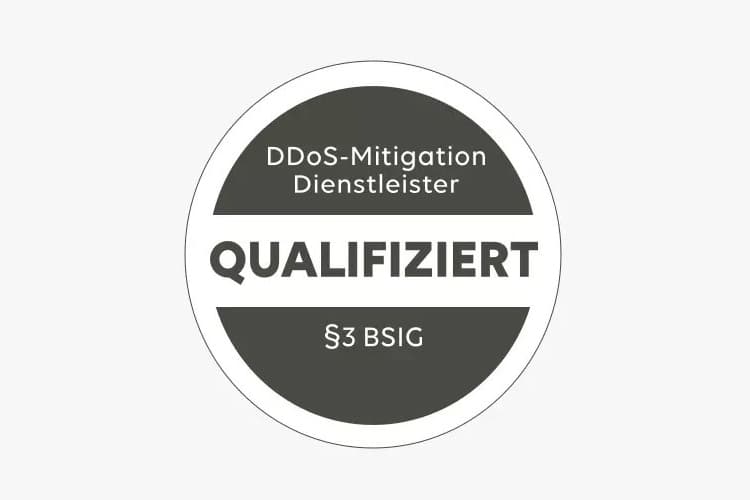 Siegel mit Text: DDoS-Mitigation Dienstleister Qualifiziert §3 BSIG