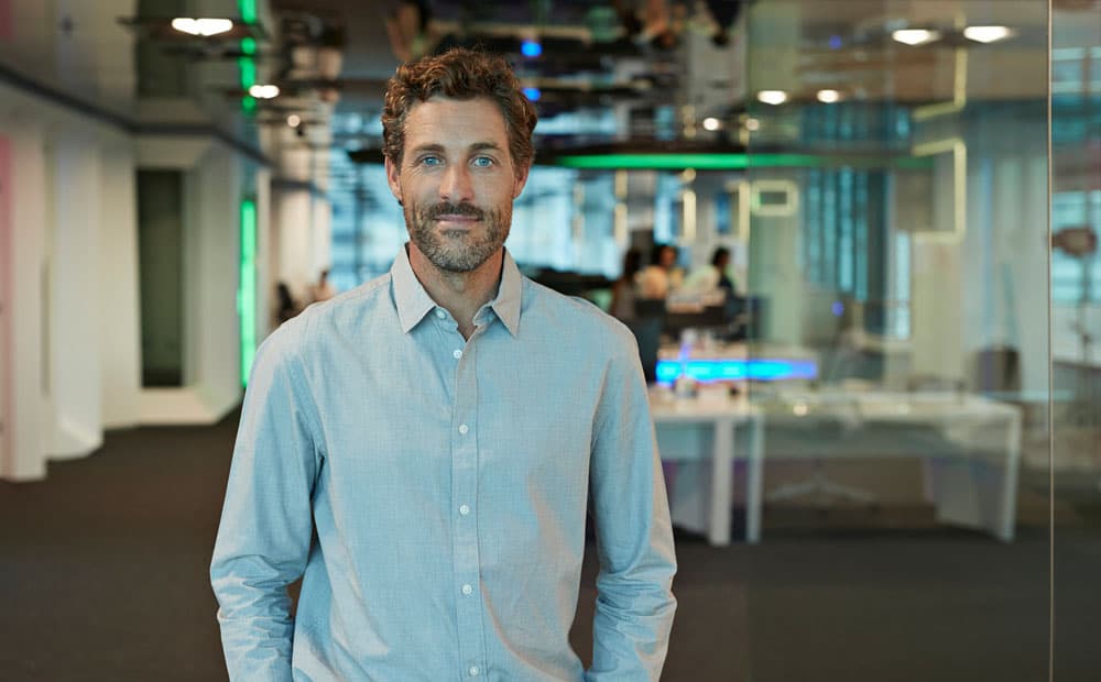 Leitender Mitarbeiter in einem modernen Büro