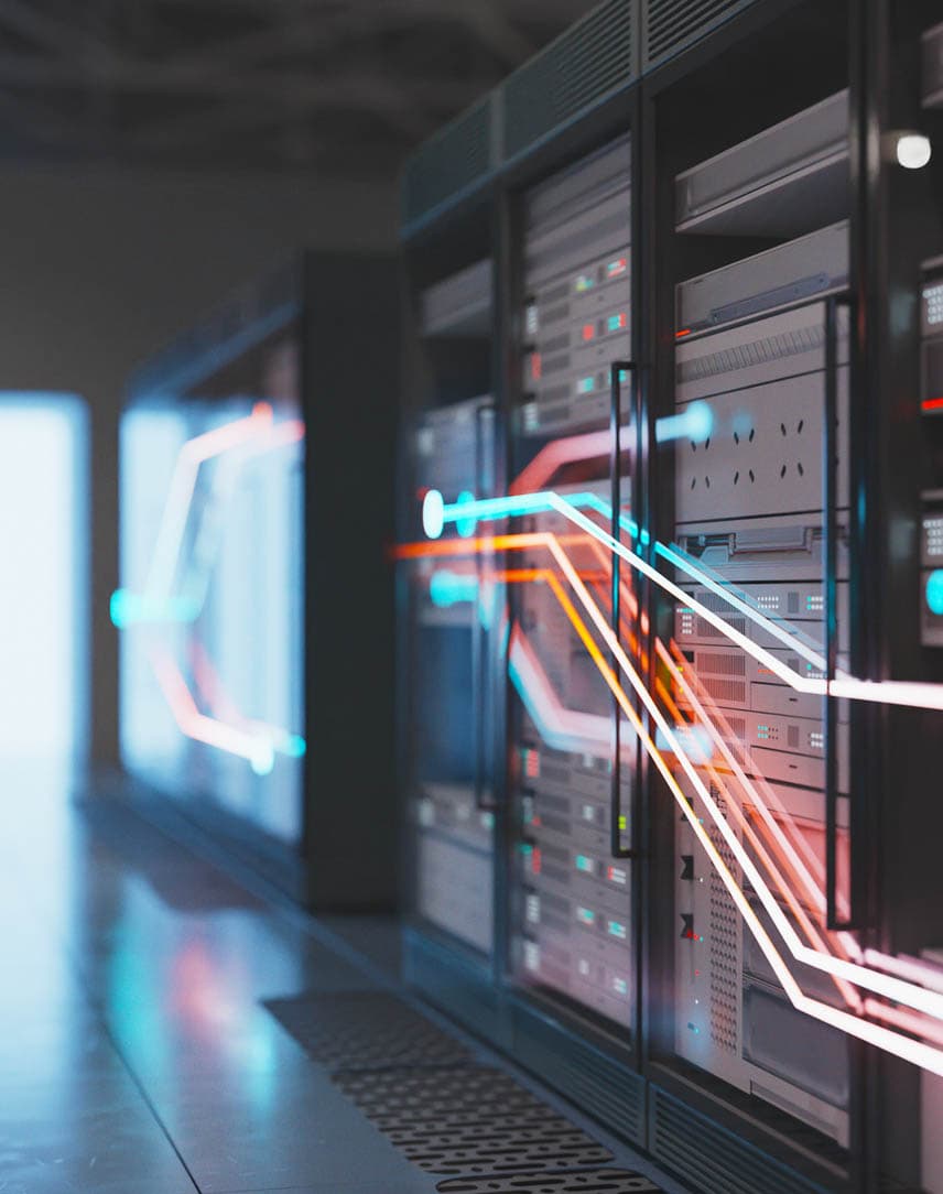 Ein Serverraum, vor den Stacks Lichtsignale, die Datenverkehr symbolisieren