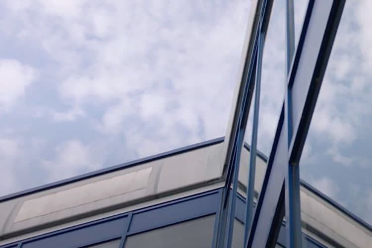 Die Glasfront der AHD-Zentrale in Jesteburg