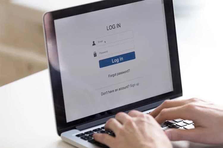 Ein Rechnerbildschirm mit Login-Maske