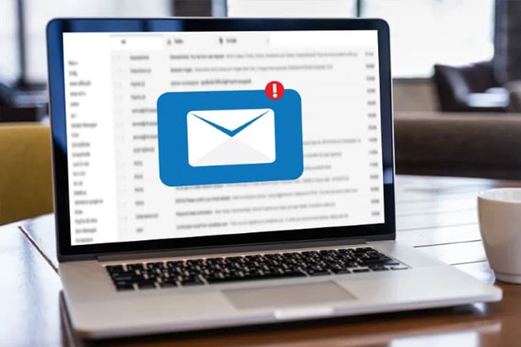 Ein Bildschirm mit einem E-Mail-Symbol