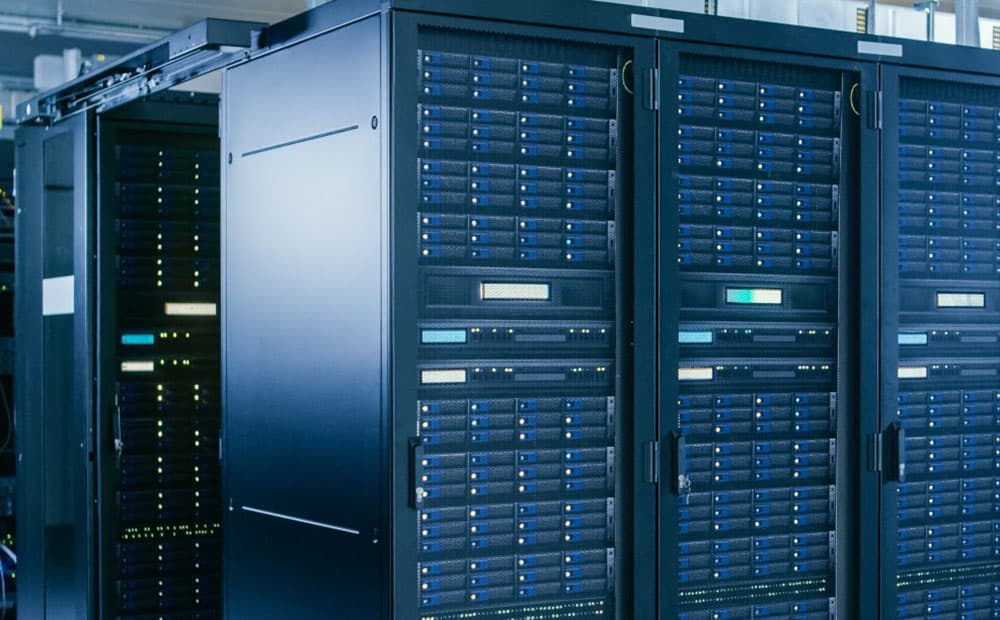 Rechenzentrum mit großen Servern