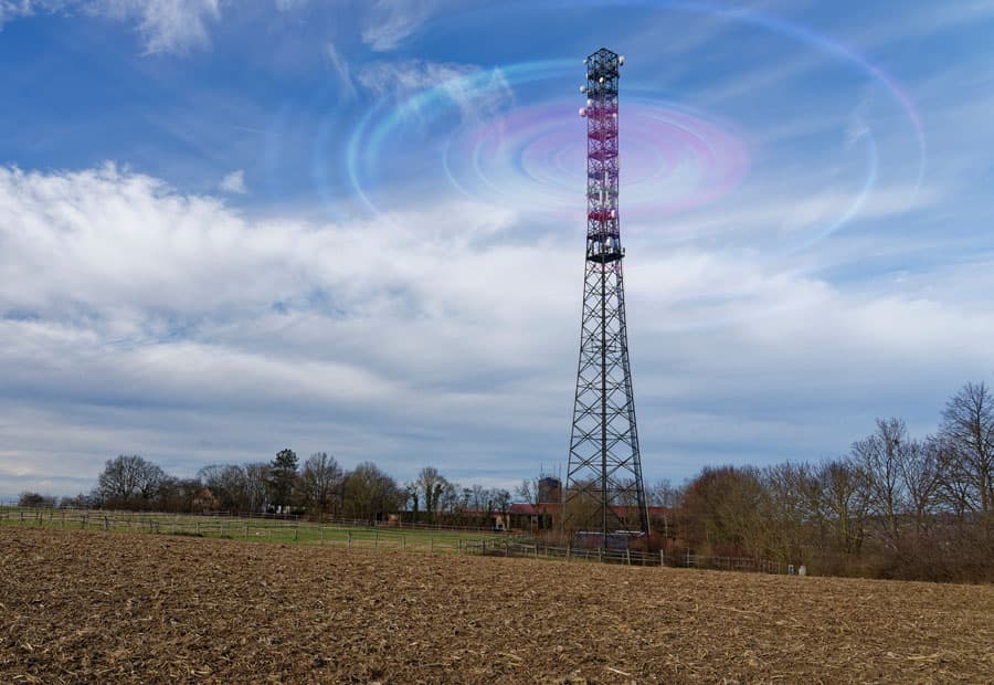 Ein Sendemast mit stilisierten konzentrischen Funkwellen