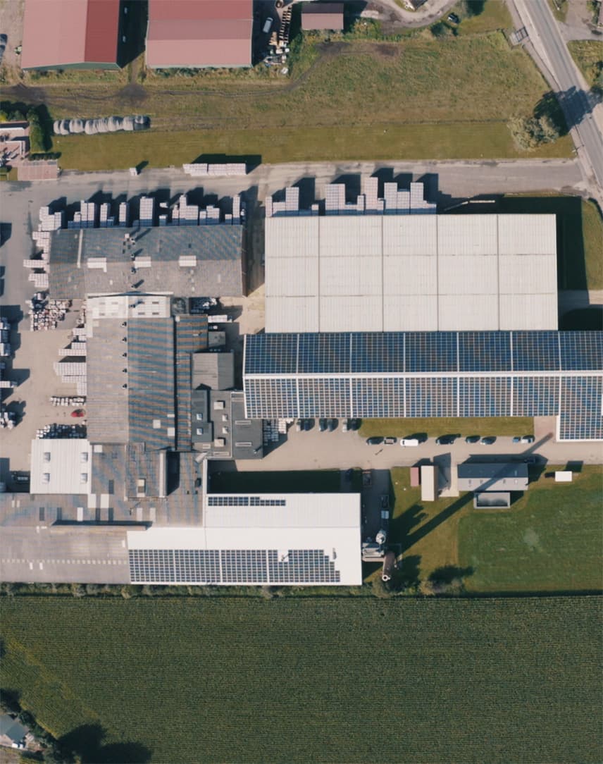 Firmengelaende Bockhorner Klinker aus Vorgelperspektive