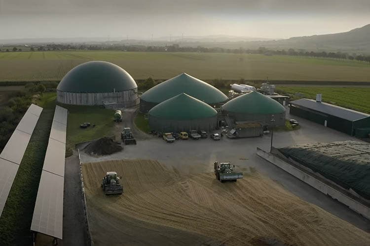 Die Biogasanlage des Ritterguts Hofspiegelberg aus der Luft