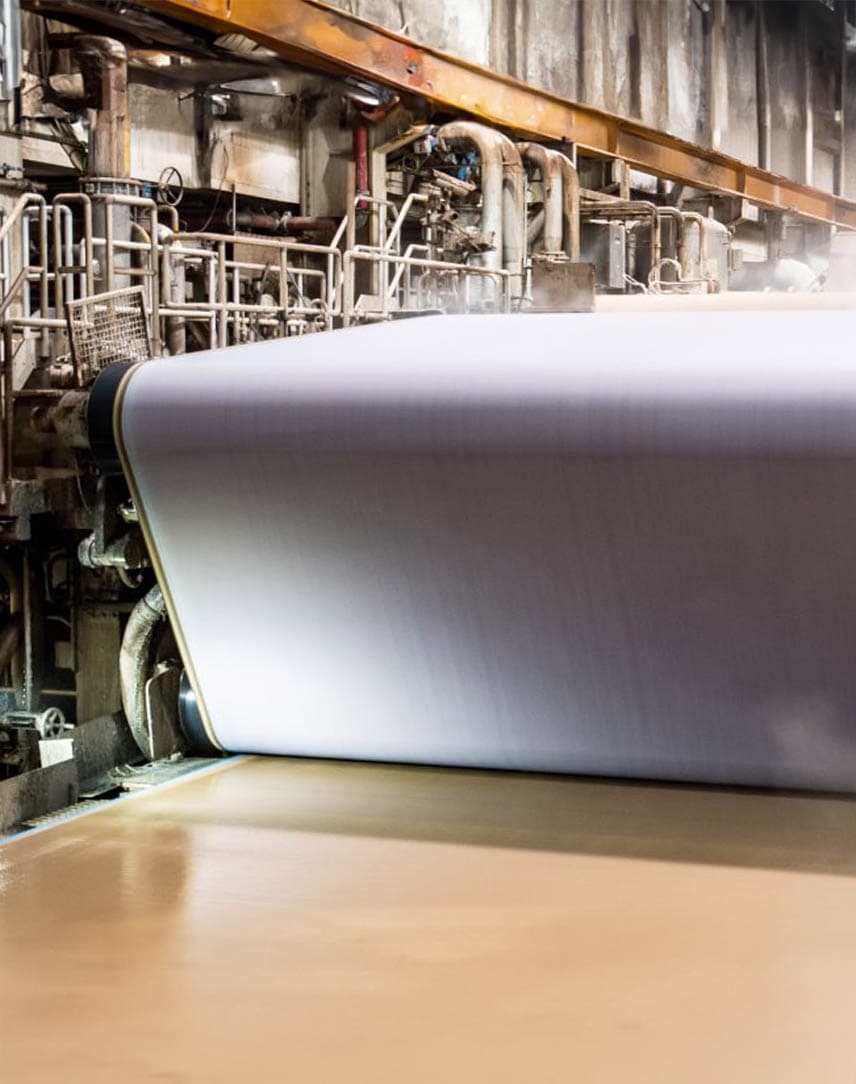 Eine Walze in einer Produktionshalle