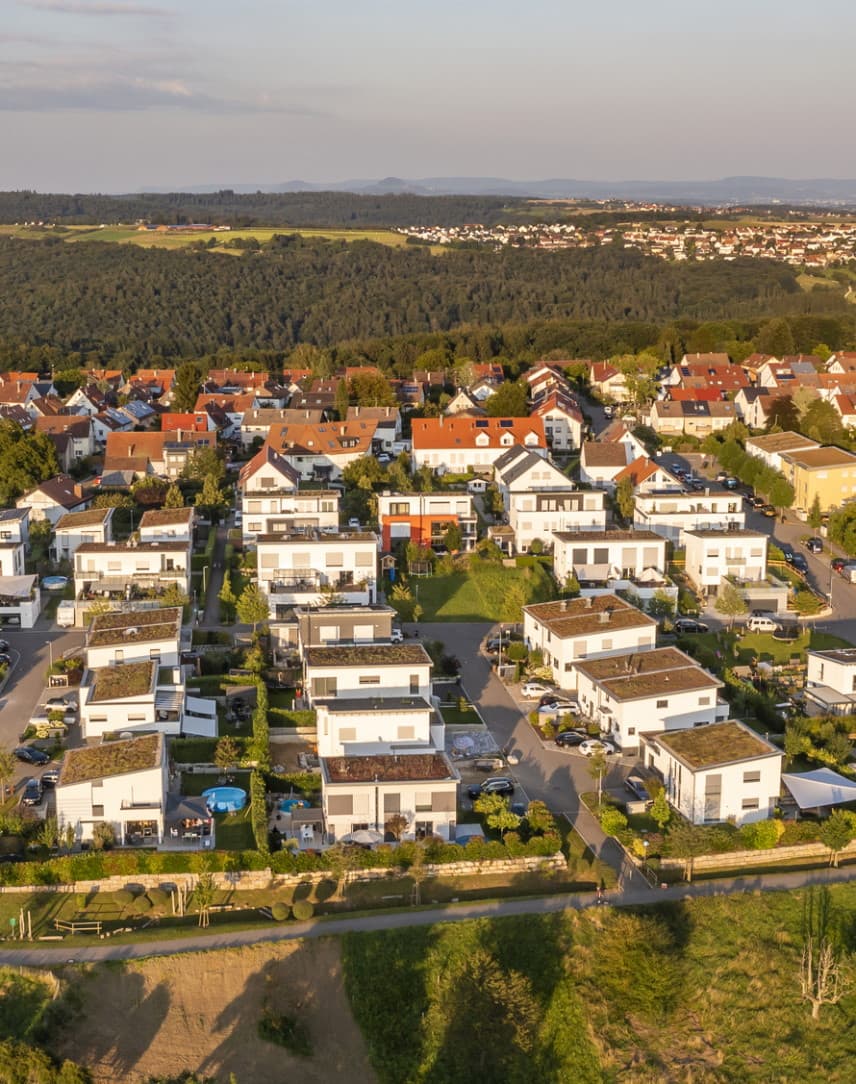 Eine Siedlung aus der Luft fotografiert