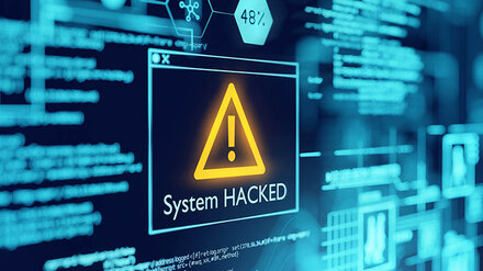 Ein Bildschirm, auf dem eine Warnmeldung "System Hacked" steht