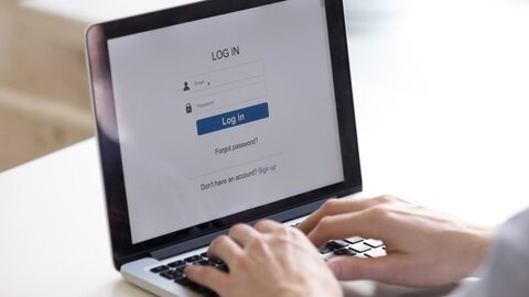 Ein Rechnerbildschirm mit Login-Maske
