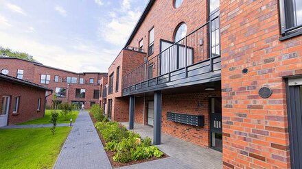 Eine Wohnanlage von außen