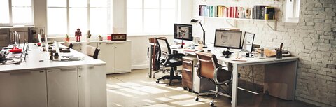 OTTO Office Ein leeres, sonnendurchflutetes Büro