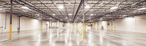 EWE business Licht Eine gut beleuchtete Industriehalle