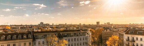 EWE Services für Stadtwerke Die Dächer eine sonnenbeschienenen Stadt