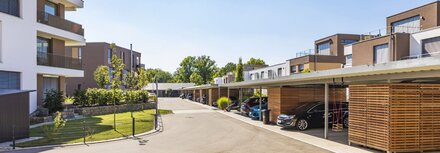 Die Gemeinde als Gestalter der Energiewende Eine Straße in einem modernen Wohngebiet