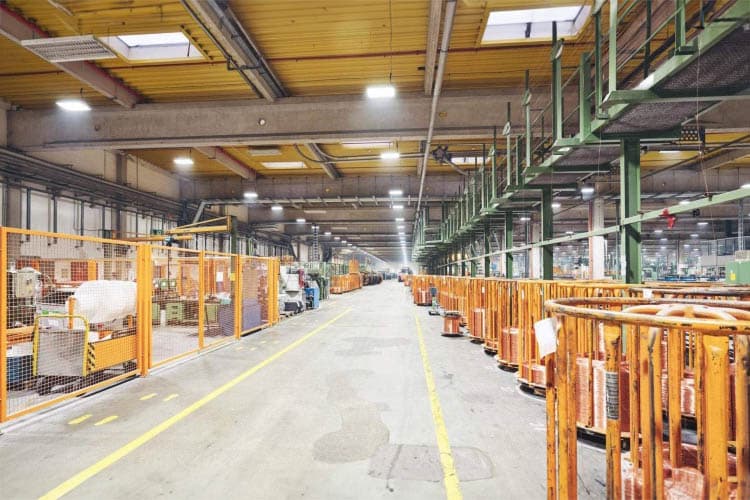 Eine Werkhalle von Waskönig+Walter von innen