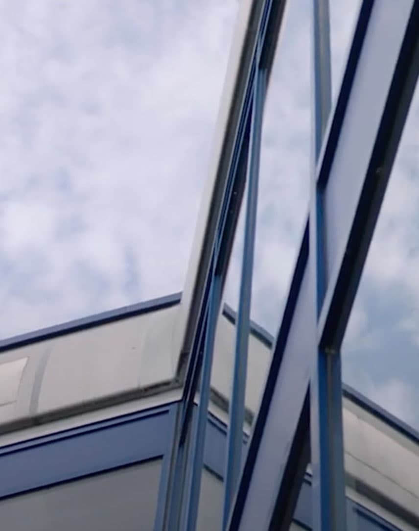 Die Glasfront der AHD-Zentrale in Jesteburg