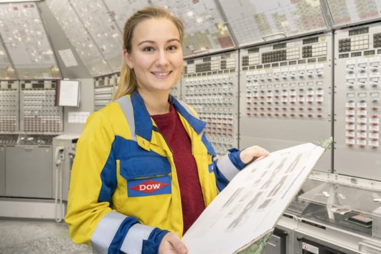 Mitarbeiterin in Kraftwerk