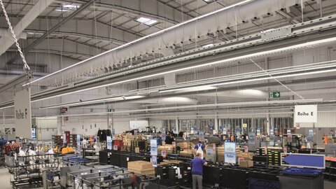 EWE business-Referenzkunden VW Eine Produktionshalle von innen