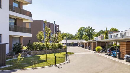 Die Gemeinde als Gestalter der Energiewende Eine Straße in einem modernen Wohngebiet
