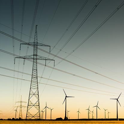 Redispatch 2.0 Stromleitungen und Windräder
