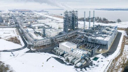 Flexibilitätsvermarktung für industrielle Lasten Eine Industrieanlage im Winter von oben