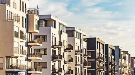 Energie für die Wohnungswirtschaft Eine moderne Front von Wohngebäuden